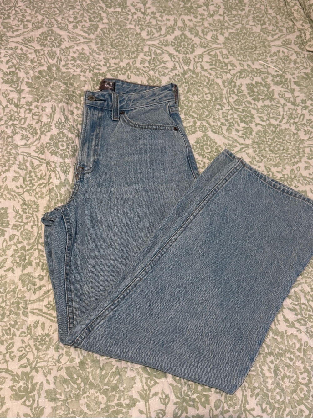 Abercrombie & Fitch Light Blue Relaxed Women’s Jeans